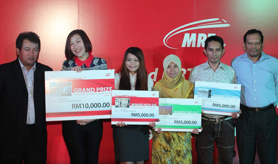 WINNER: MRT Corp CEO Dato' Azhar Abdul Hamid (left) with winners (from left)Ms Angeline Tu Sung Ing, Ms Yvonne Tan Eng Yen, Cik Atiqah Abdul Aziz and Encik Azmil Mohamad. With them is MMC-Gamuda KVMRT (PDP) Sdn Bhd Director Dato' Azmi Mat Nor.