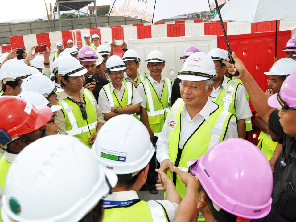Perdana Menteri Membuat Lawatan Mengejut Ke Tapak Pembinaan Stesen MRT Cochrane