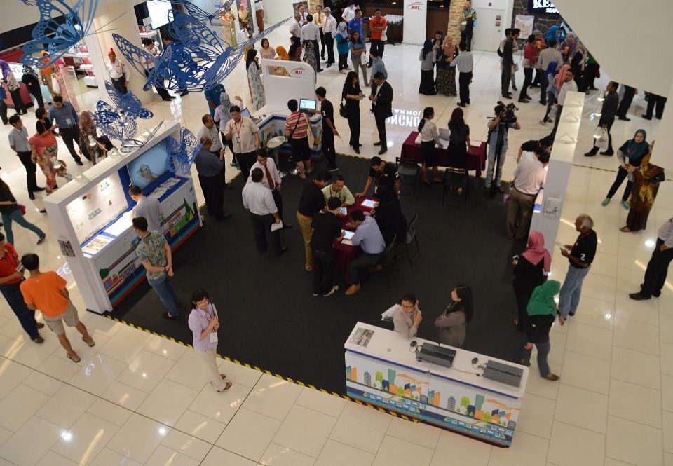 Pandangan gerai pameran Quill City Mall.