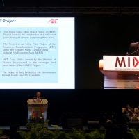 MENERANGKAN TENTANG PROJEK: Pengarah Komunikasi Strategik dan Perhubungan Pihak Berkepentingan Malaysia Rapid Transit Corporation Sdn Bhd Dato’ Najmuddin Abdullah memberi gambaran menyeluruh tentang Projek MRT.