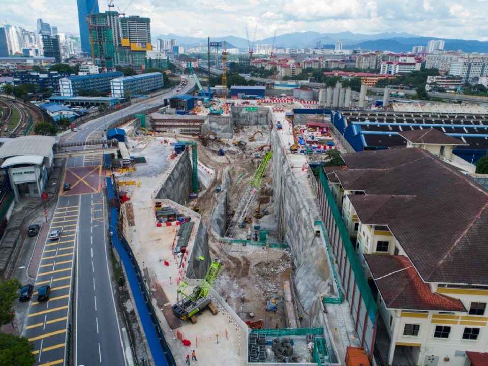 Pandangan udara tapak Stesen MRT Chan Sow Lin.