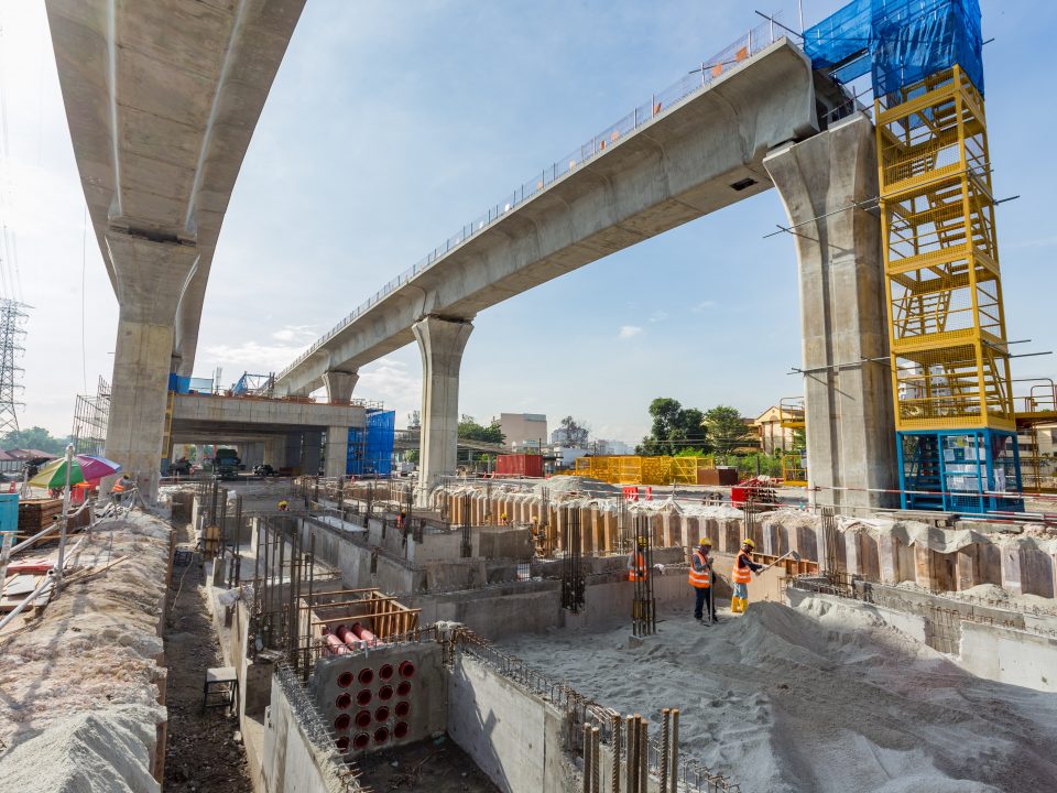 Pembinaan peparit sedang dijalankan untuk Pencawang Kuasa Tarikan di tapak Stesen MRT Kampung Batu.