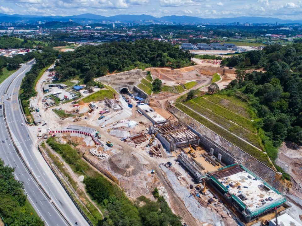 Pandangan udara tapak Stesen MRT Taman Universiti.