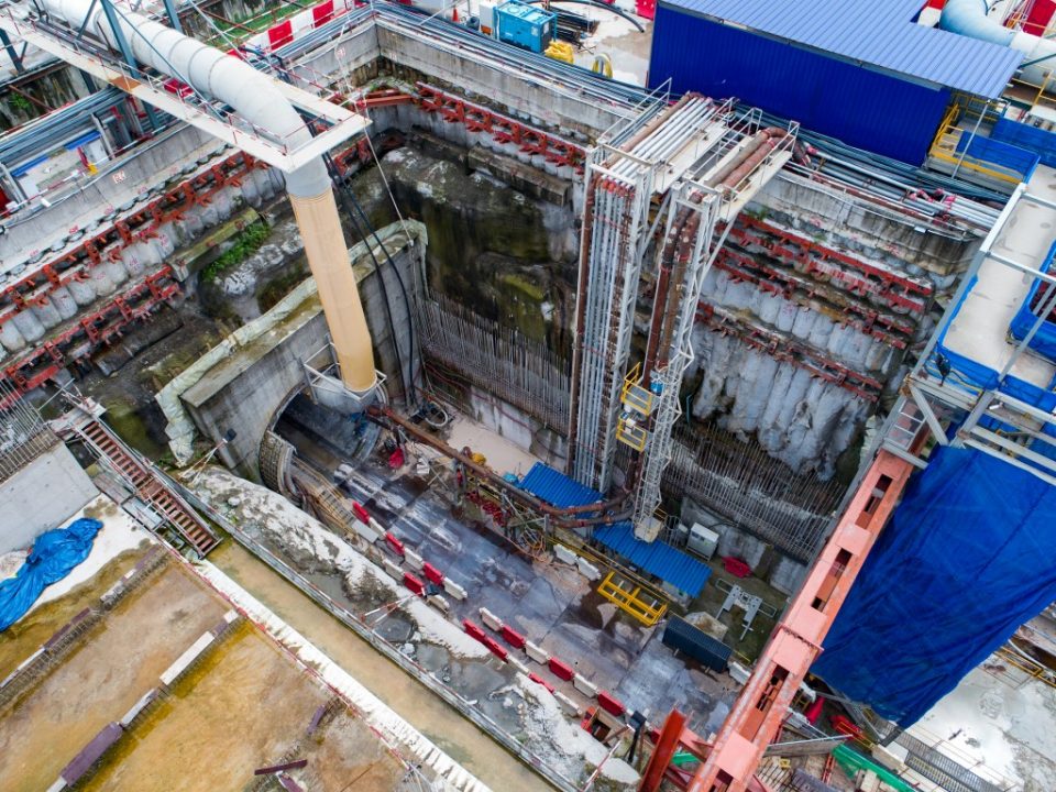 Pandangan udara tapak Stesen MRT Bandar Malaysia Utara menunjukkan aktiviti-aktiviti penggalian yang sedang berkembang.