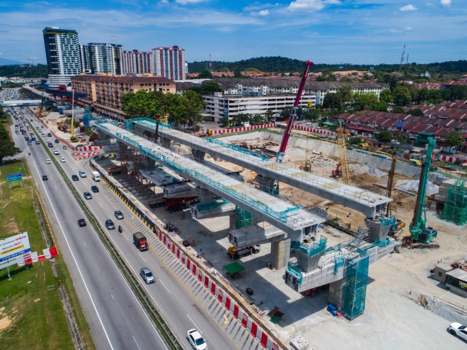Pandangan udara pembinaan yang telah siap bagi Galang Kekotak Bersegmen di tapak Stesen MRT Taman Equine.