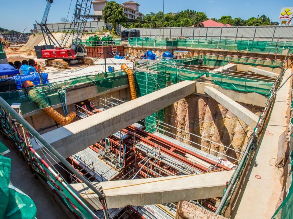 Kerja-kerja persediaan berterusan untuk penggalian mikro bagi portal lajak di laluan bawah tanah Lebuhraya KL-Seremban.