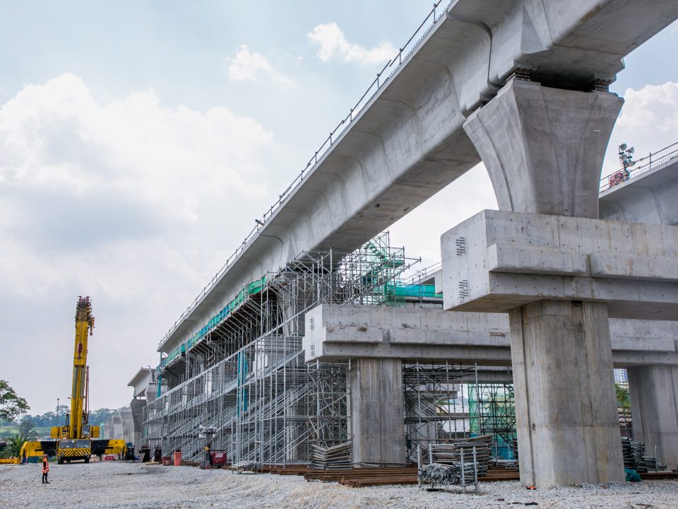 Persediaan untuk permulaan struktur Stesen MRT UPM.