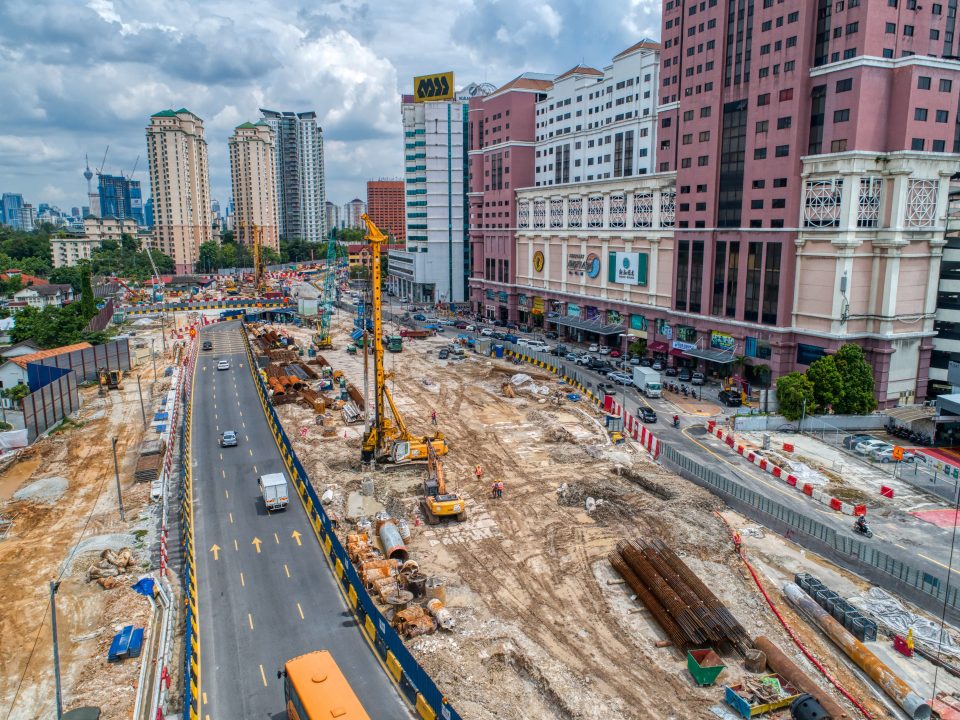 Kerja-kerja cerucuk gerek sekan sedang berjalan di tapak Stesen MRT Jalan Ipoh.
