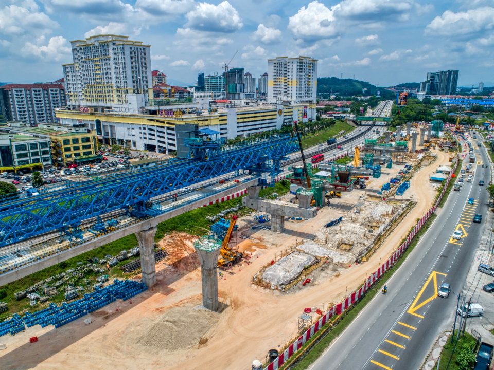 Pandangan pembinaan galang kekotak bersegmen di tapak Stesen MRT Serdang Raya Selatan.