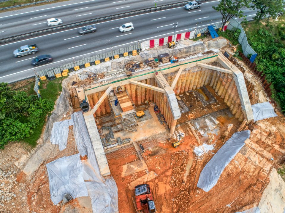 Persiapan kerja-kerja terowong mikro sedang dijalankan di laluan bawah berhampiran Lebuhraya KL-Seremban.