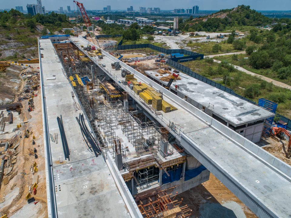 Kerja-kerja platform stesen sedang dijalankan di tapak Stesen MRT 16 Sierra.