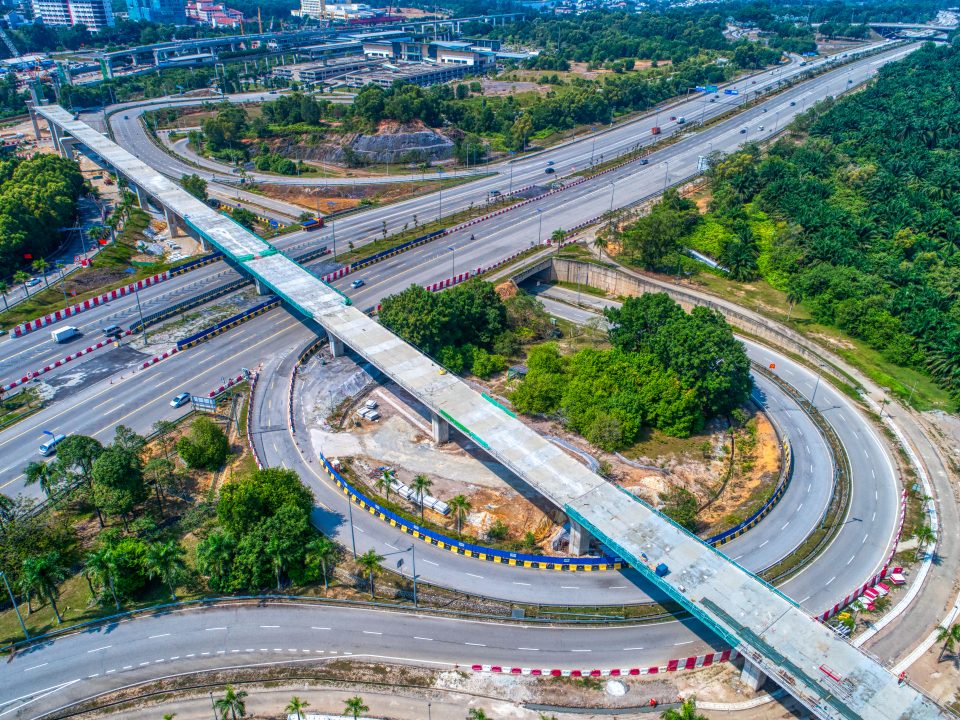 Pandangan udara pelancaran galang kekotak bersegmen untuk rentang piawai telah siap di persilangan Lebuhraya Putrajaya-Cyberjaya.