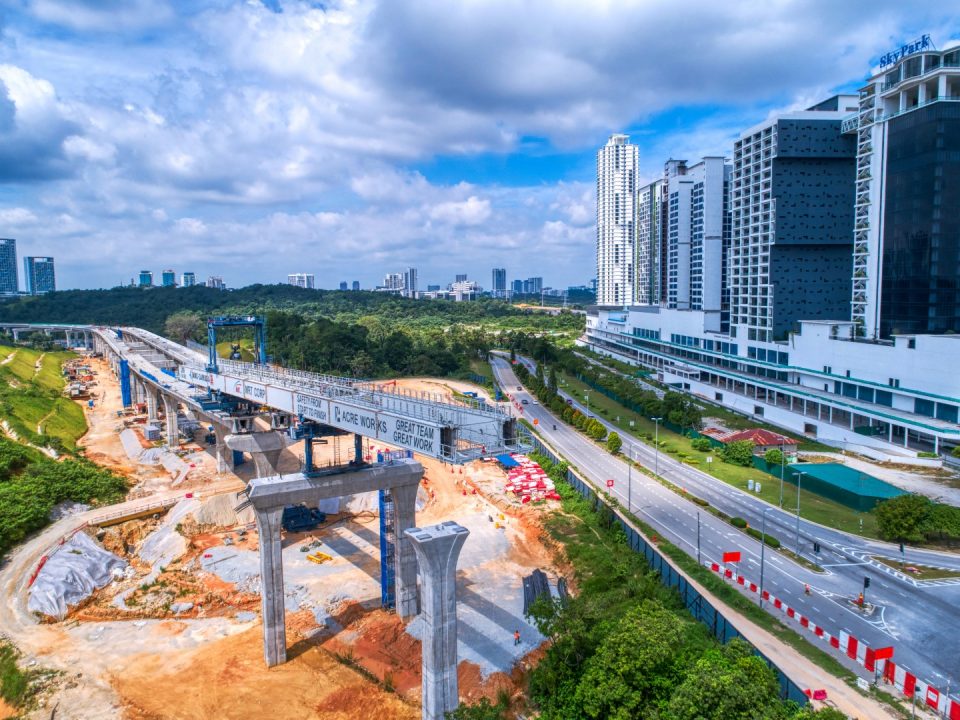 Rentang pelancaran galang kekotak bersegmen sedang dijalankan di tapak Stesen MRT Cyberjaya Utara.