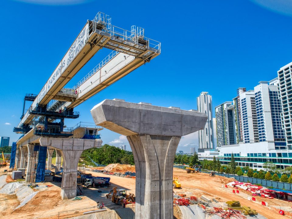 Pandangan udara rentang pelancaran galang kekotak bersegmen di tapak Stesen MRT Cyberjaya Utara.