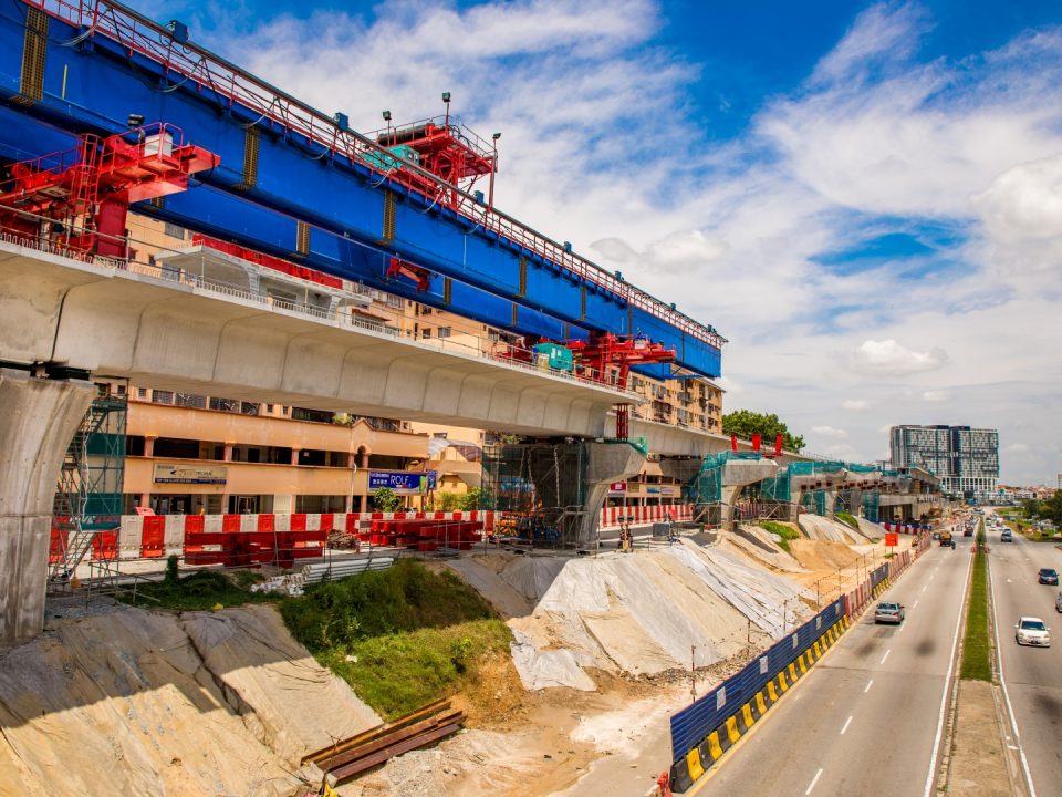 Pandangan pembinaan galang kekotak bersegmen di tapak Stesen MRT Taman Equine.