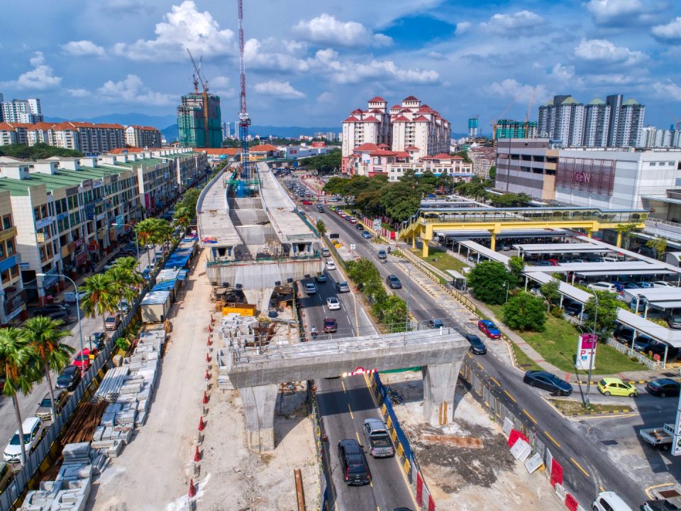Pandangan udara kerja-kerja pembinaan portal sudah siap di tapak Stesen MRT Metro Prima.