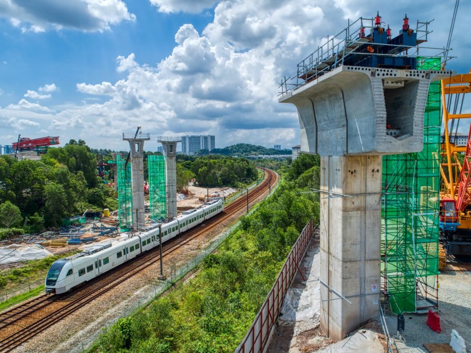 Pandangan udara rentang panjang di tapak Stesen MRT Putrajaya Sentral.