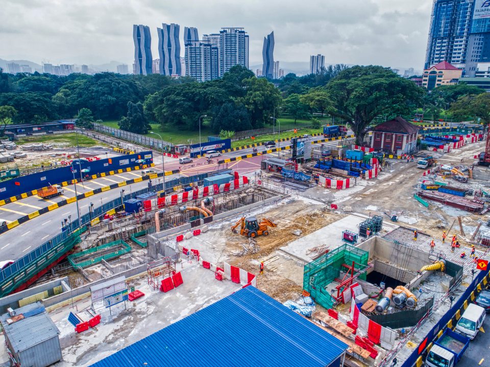 Pandangan keseluruhan Pintu Masuk C Stesen MRT Sentul Barat.
