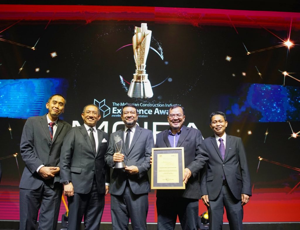MRT-Corp-Events-October-2019-KVMRT-PROJECT-BAGS-BEST-PROJECT-AWARD-3-Large-1024x783