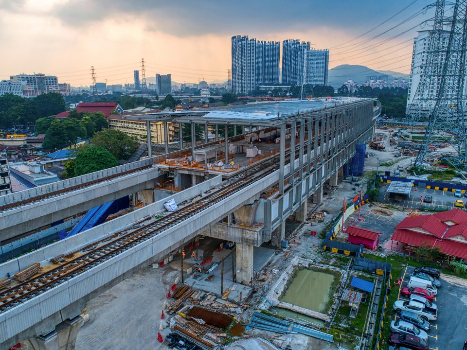 Pandangan udara tapak Stesen MRT Kampung Baru menunjukkan kerja-kerja bumbung sedang berjalan.