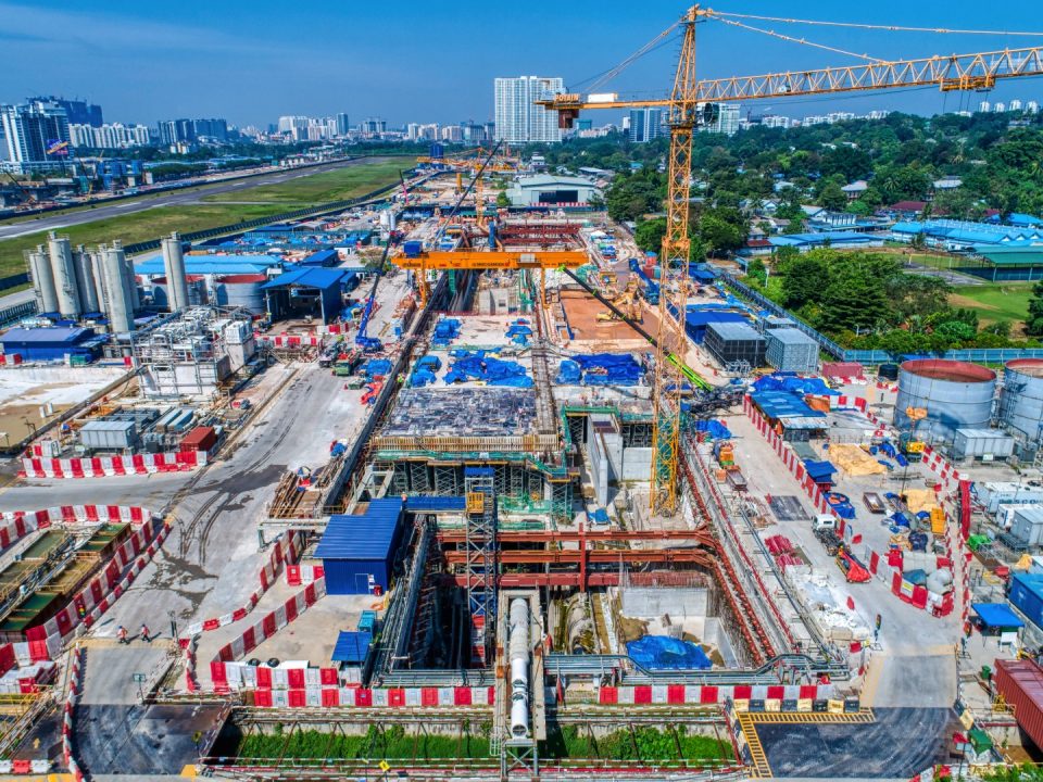 Pandangan udara tapak Stesen MRT Bandar Malaysia Utara menunjukkan kerja-kerja papak aras ruang legar telah siap.