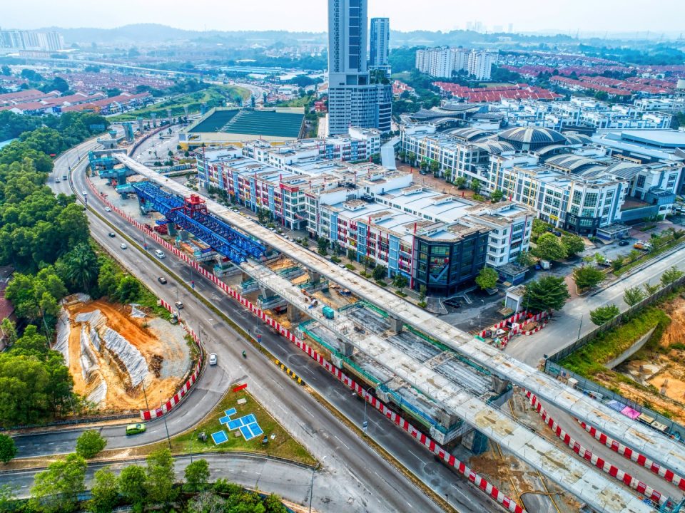 Pandangan udara rentang yang telah siap di tapak Stesen MRT Taman Putra Permai.
