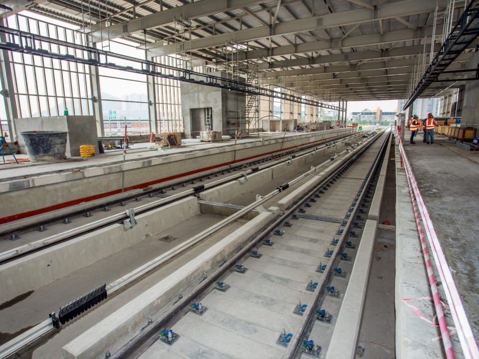 Tuangan landasan Stesen MRT Sri Damansara Timur yang telah siap.