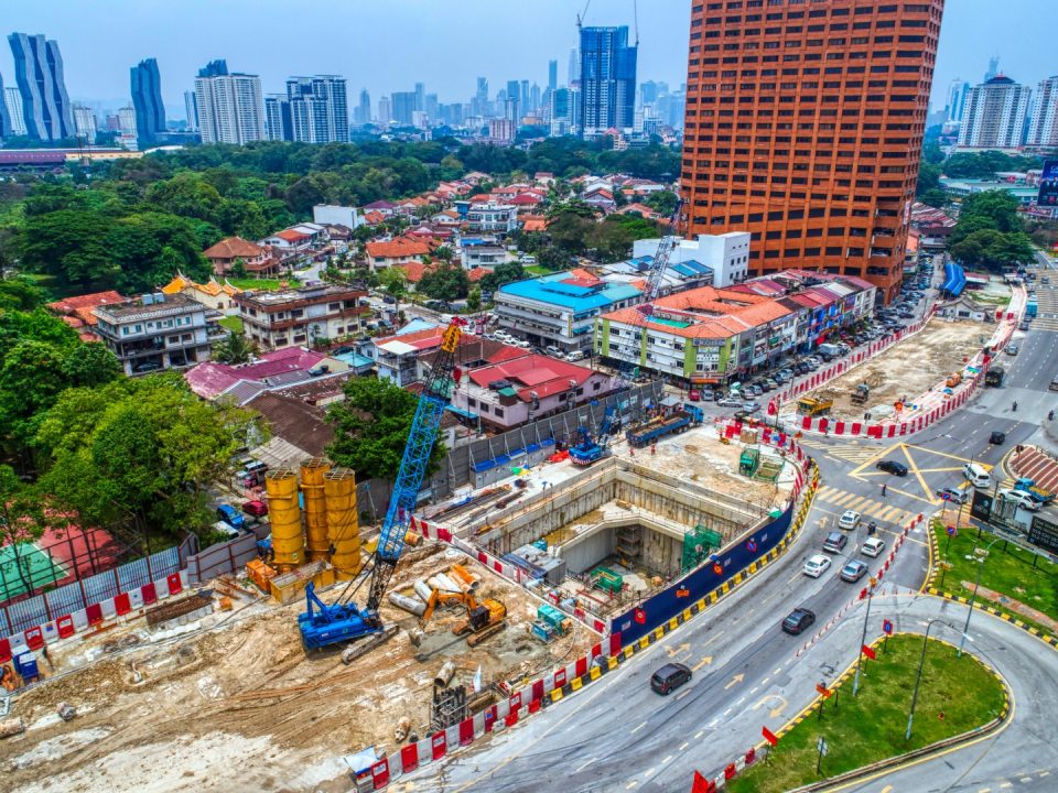 Pandangan udara kerja-kerja gali dan timbus di tapak Syaf Kecemasan 1.