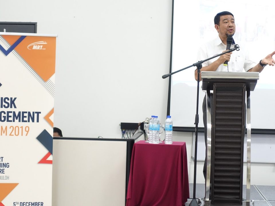 SESI PERKONGSIAN: Ketua Pegawai Eksekutif Malaysia Rapid Transit Corporation Sdn Bhd, Encik Abdul Yazid Kassim telah menganjurkan sebuah  sesi semasa Forum Pengurusan Risiko 2019, di mana beliau telah berkongsi dengan para hadirin tentang pengajaran yang telah dipelajari daripada insiden-insiden yang lepas.