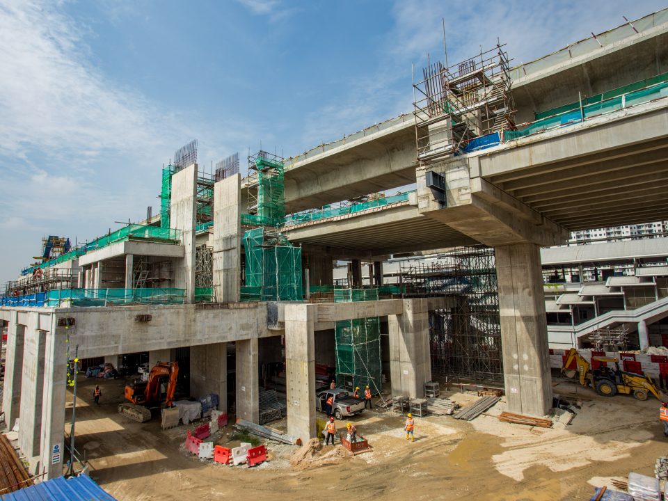 Pembinaan empangan kekotak lurang sedang dijalankan di tapak Stesen MRT Sungai Besi