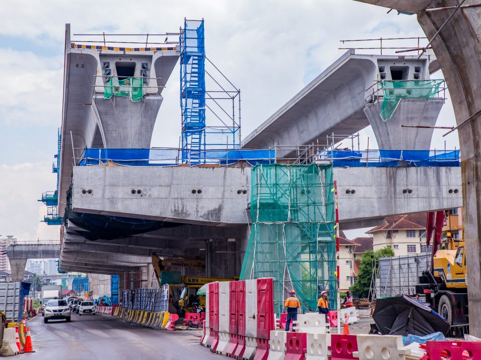 Pembinaan aras ruang legar Stesen MRT Serdang Jaya sedang dijalankan.