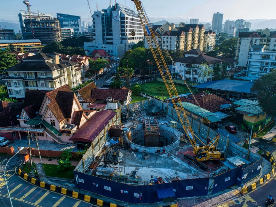 Pandangan udara tapak Syaf Kecemasan 2 menunjukkan kemajuan kerja-kerja pengukuhan