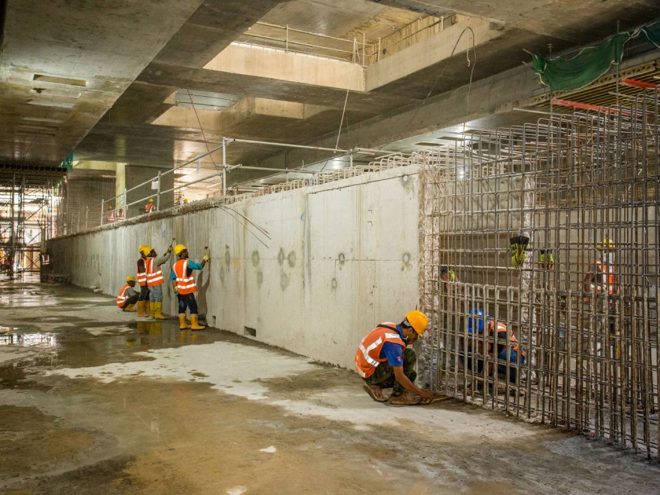 Kerja-kerja rebar untuk dinding platform papak asas Stesen MRT Titiwangsa.