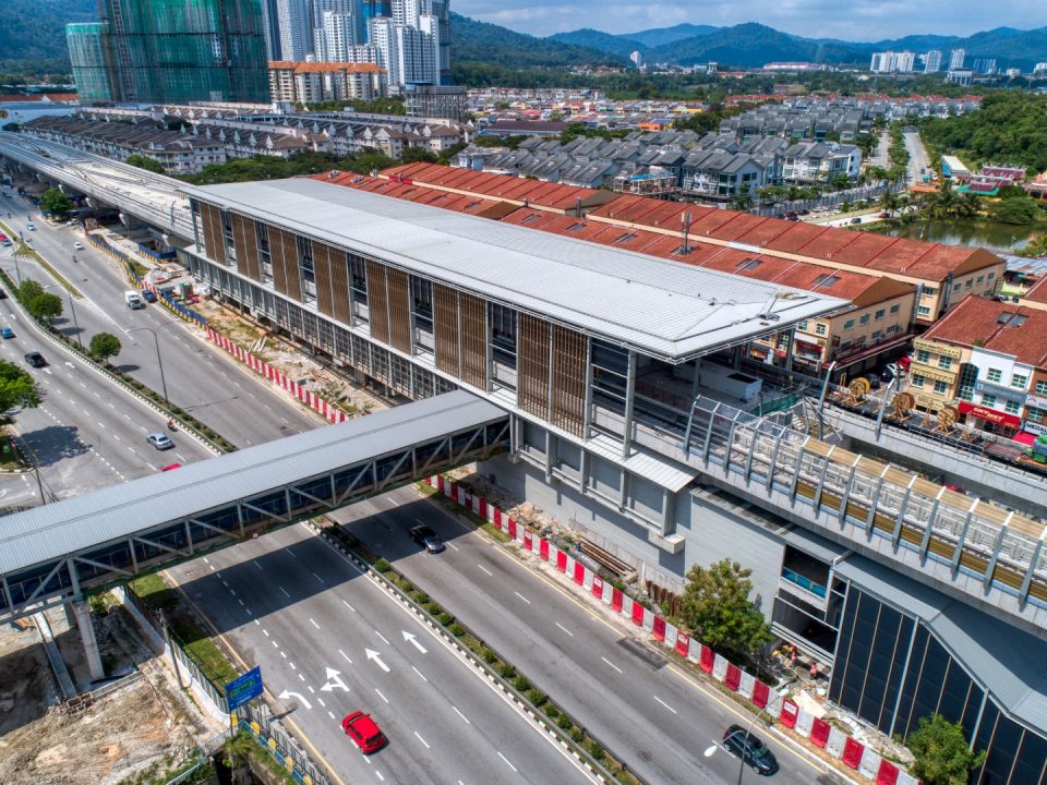 Pandangan udara tapak Stesen MRT Kepong Baru menunjukkan kerja-kerja luaran stesen termasuk saliran dan kerja-kerja tanah sedang dijalankan di.