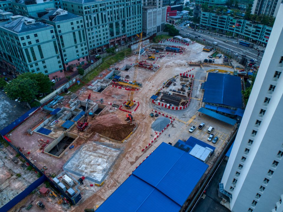 Pandangan keseluruhan tapak Stesen MRT Ampang Park.