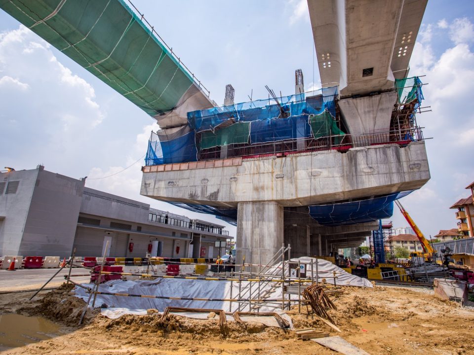 Kerja-kerja struktur stesen sedang dijalankan di tapak Stesen MRT Serdang Jaya.