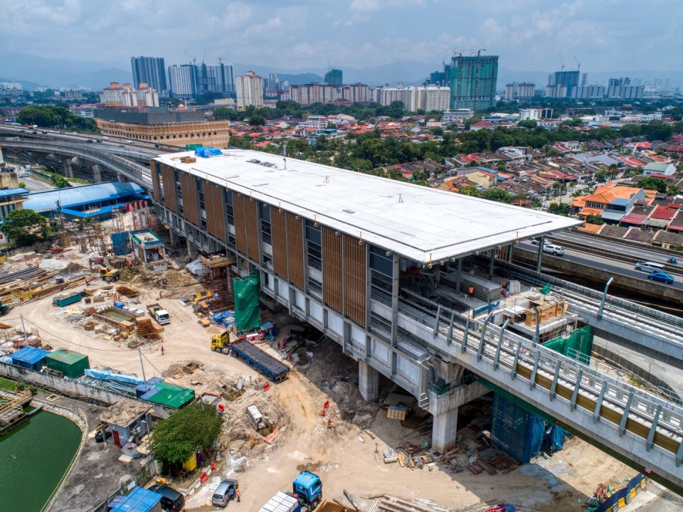 Pandangan udara tapak Stesen MRT Sri Damansara Timur.