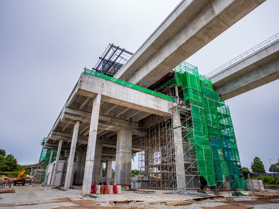 Kerja-kerja konkrit tetulang tangga keluar hampir siap di tapak Stesen MRT Cyberjaya City Centre.