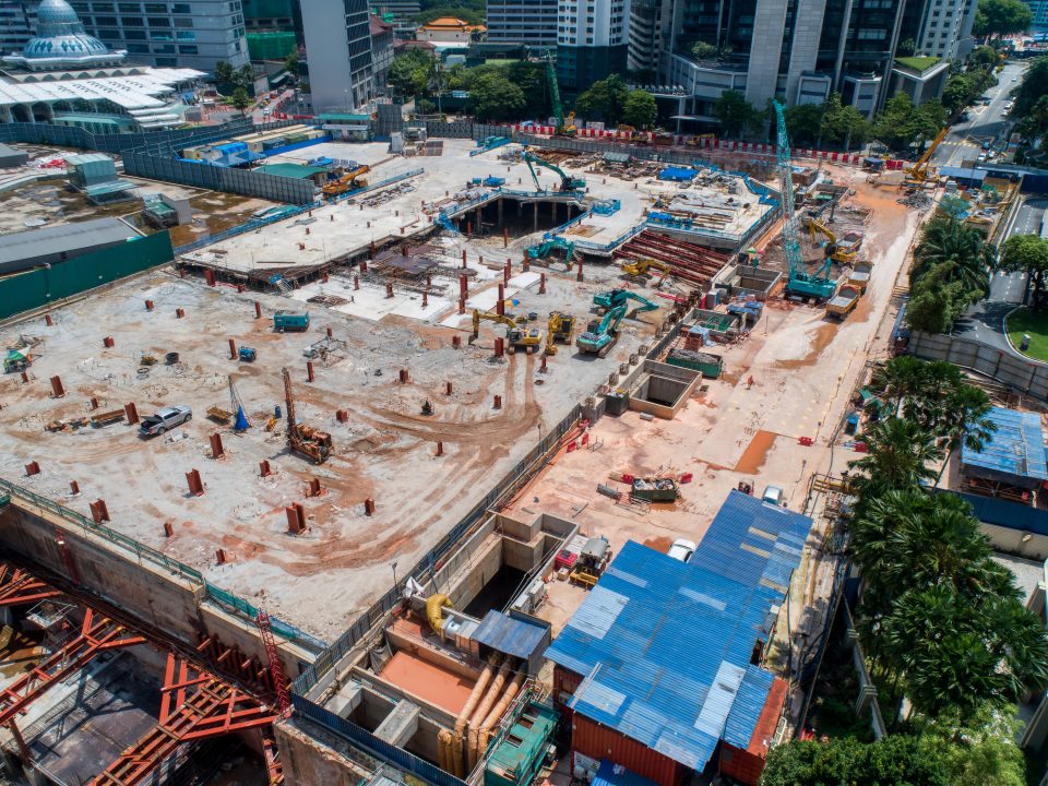 Pandangan keseluruhan bahagian selatan susun atur tapak Stesen MRT Persiaran KLCC.