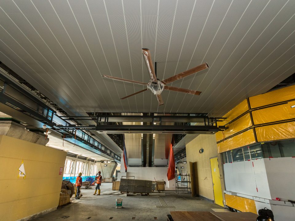 Pengecatan dalaman sedang dijalankan di Stesen MRT Damansara Damai.