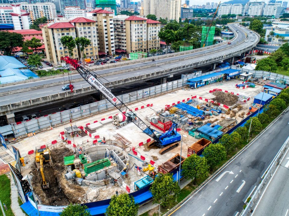 Pandangan udara Syaf Kecemasan 3 menunjukkan pembinaan tukup cerucuk.