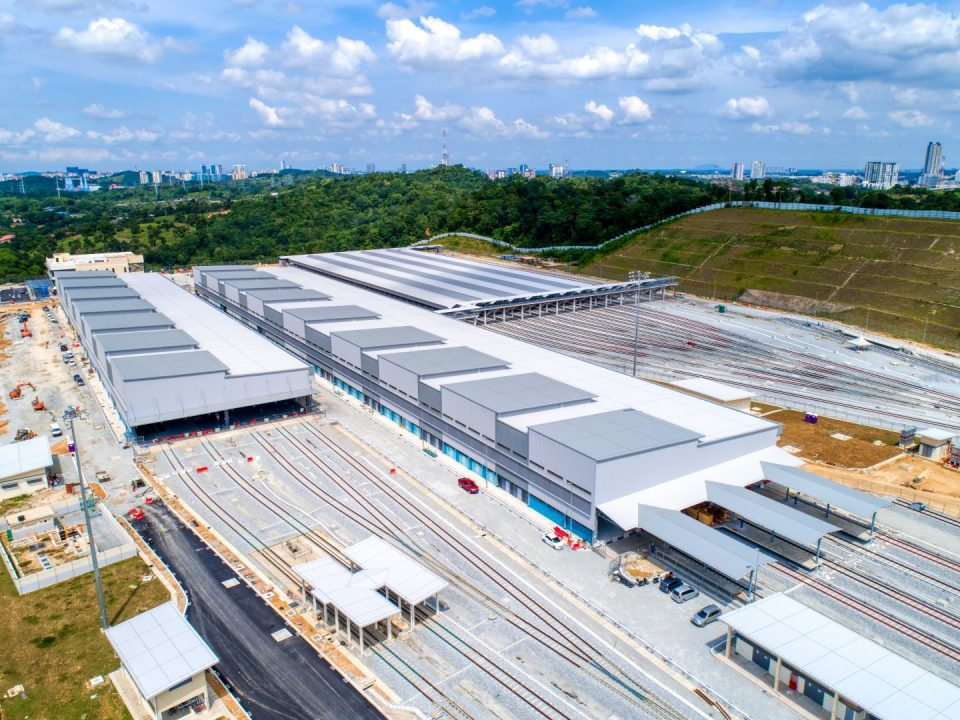 Kerja-kerja adunan awal jalan sedang dijalankan di Zon G Depoh Serdang.