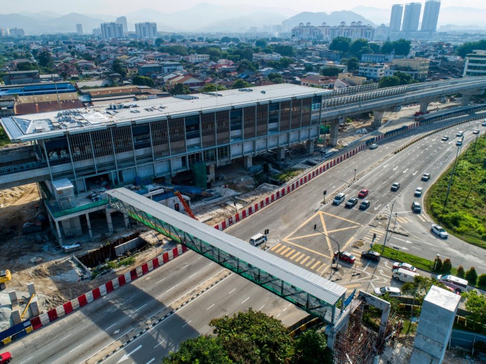 Pandangan udara tapak Stesen MRT Jinjang menunjukkan kerja-kerja struktur Pintu Masuk 1 dan 2 sedang dijalankan.