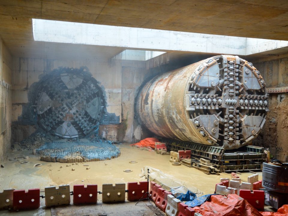 Penembusan Mesin Pengorek Terowong S-796 di Portal Selatan.