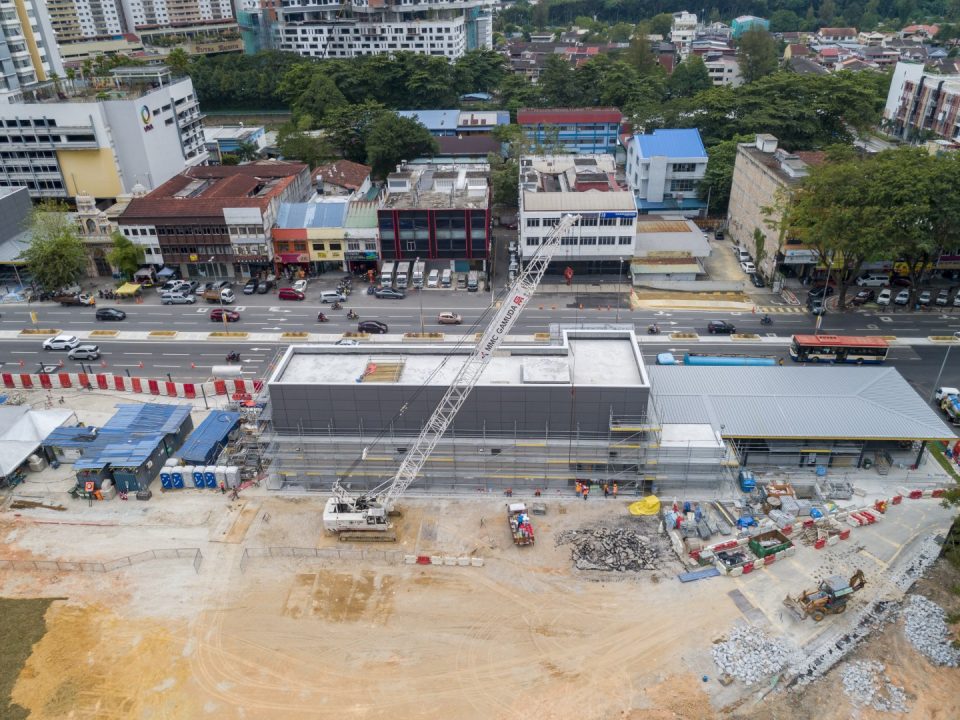 Pintu Masuk C Stesen MRT Sentul Barat dan kerja-kerja pengembalian akhir sedang dijalankan.