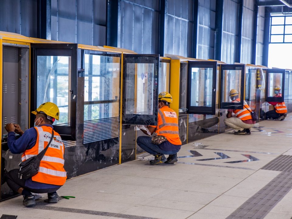 Pengujian dan pentauliahan sistem kawalan akses sedang dijalankan di Stesen MRT Serdang Jaya.