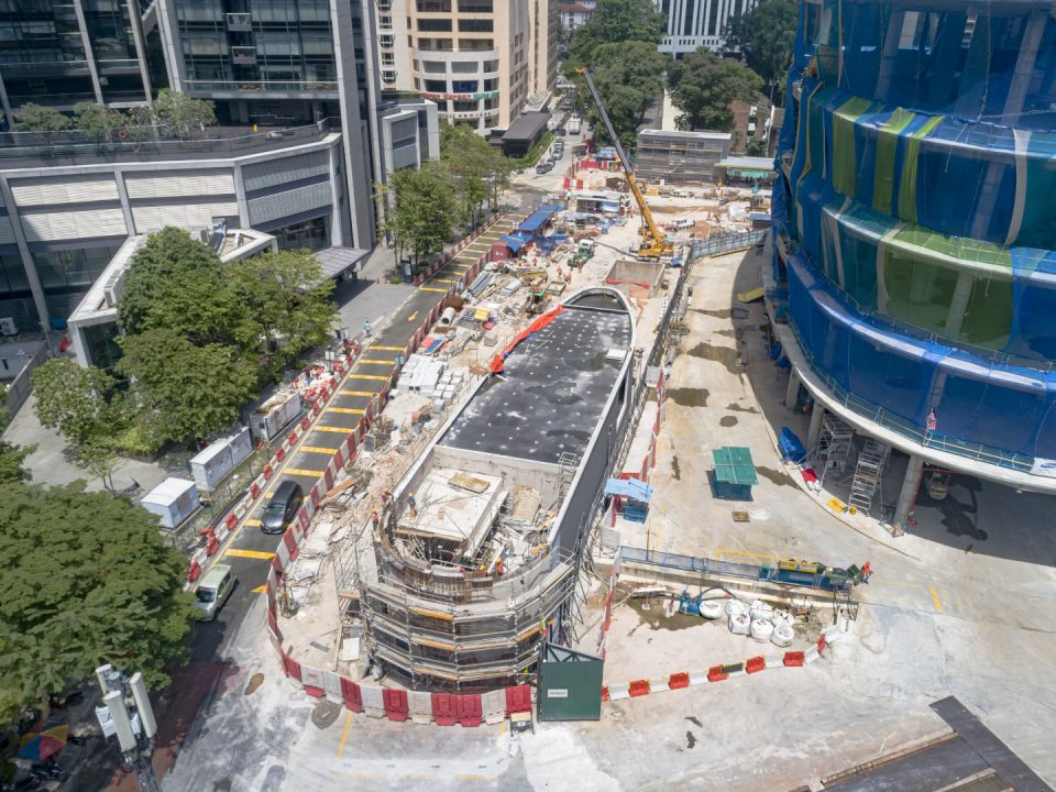 Pandangan struktur bangunan Adit A Stesen MRT Persiaran KLCC sedang dijalankan.
