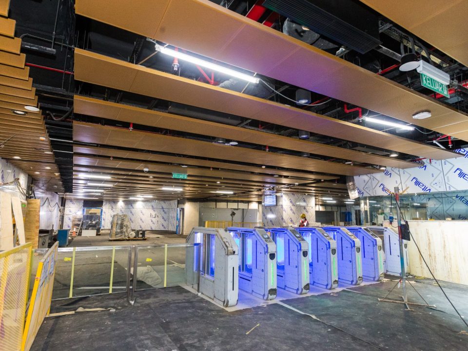 Pemasangan pintu Kutipan Tambang Automatik telah siap di Stesen MRT Hospital Kuala Lumpur.