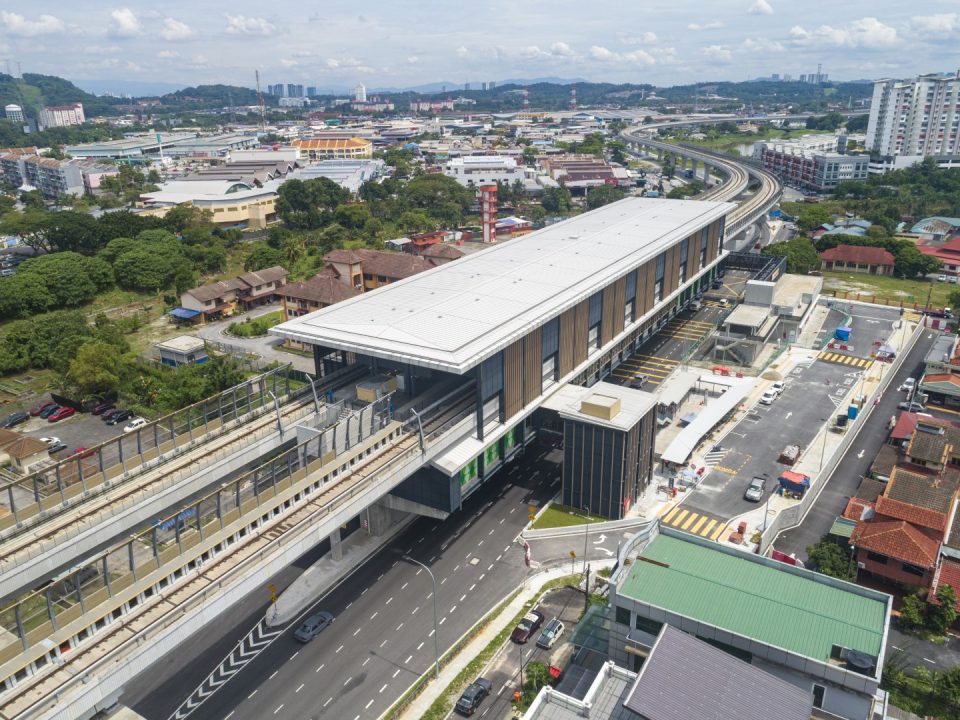 Pandangan udara Stesen MRT Serdang Jaya menunjukkan kerja-kerja jalan telah siap dan sedia untuk pemeriksaan oleh Pihak Berkuasa.
