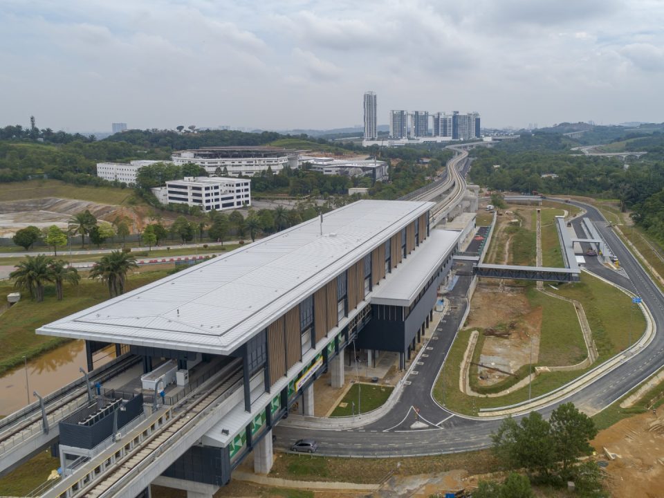 Pandangan udara Stesen MRT Cyberjaya City Centre menunjukkan kerja-kerja luaran jalan dan landskap sedang dijalankan